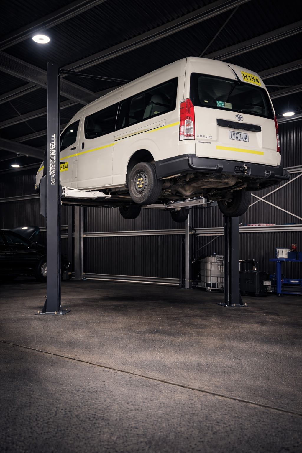 TITAN TERRAIN 4.5 TONNE 2-POST CAR HOIST