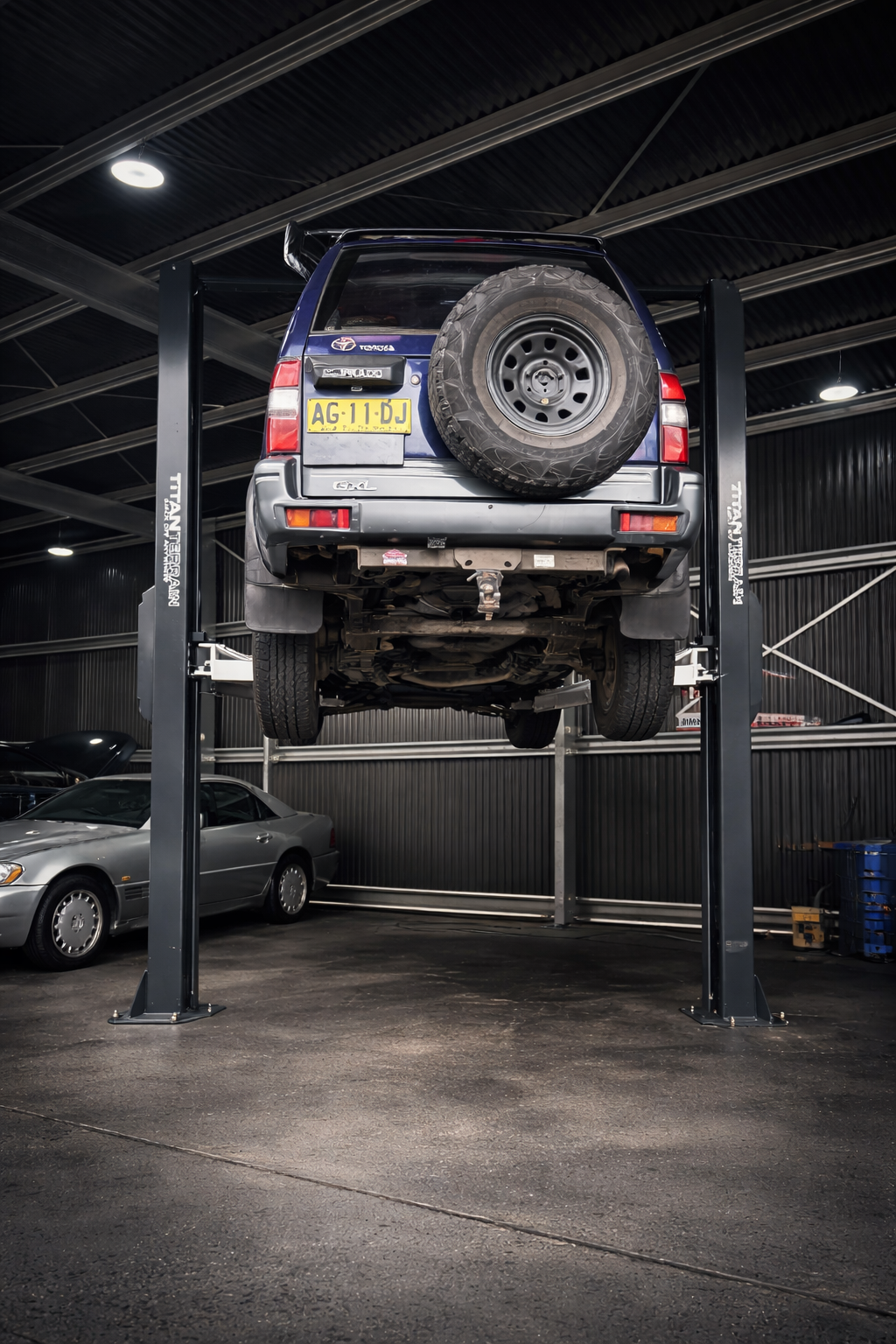 TITAN TERRAIN 4.5 TONNE 2-POST CAR HOIST