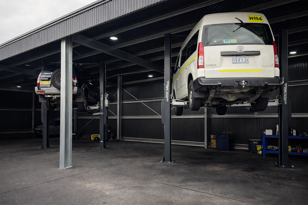 TITAN TERRAIN 4.5 TONNE 2-POST CAR HOIST