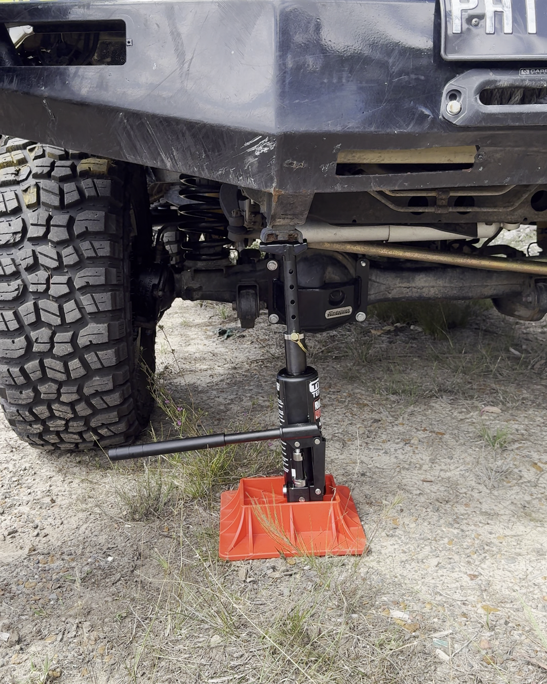 RUGGED RESCUE JACK - 2000KG - 1065mm Hydraulic Bottle Recovery Jack - Titan Terrain