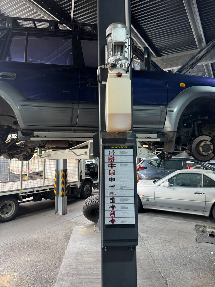 TITAN TERRAIN 4.5 TONNE 2-POST CAR HOIST