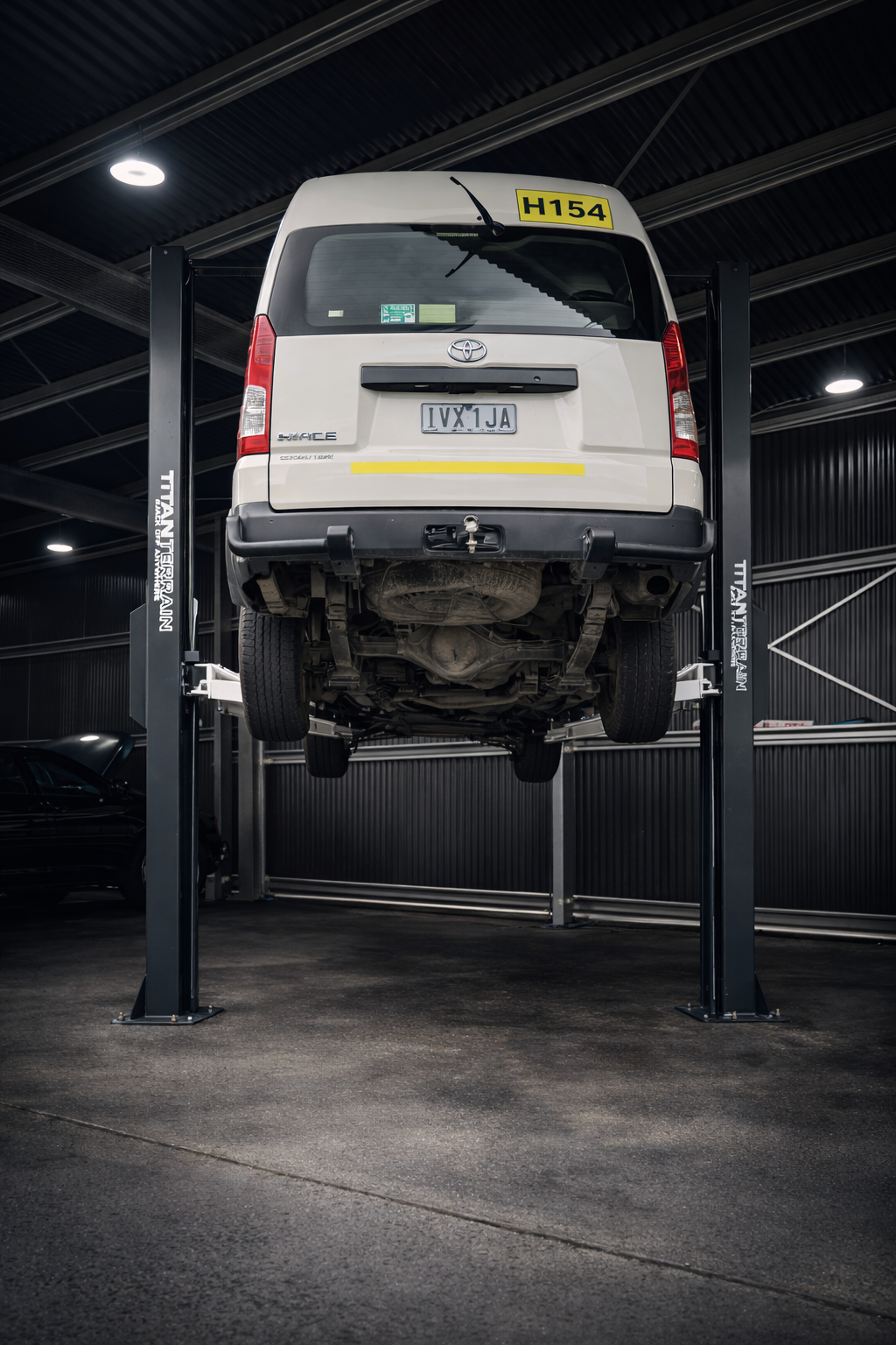 TITAN TERRAIN 4.5 TONNE 2-POST CAR HOIST