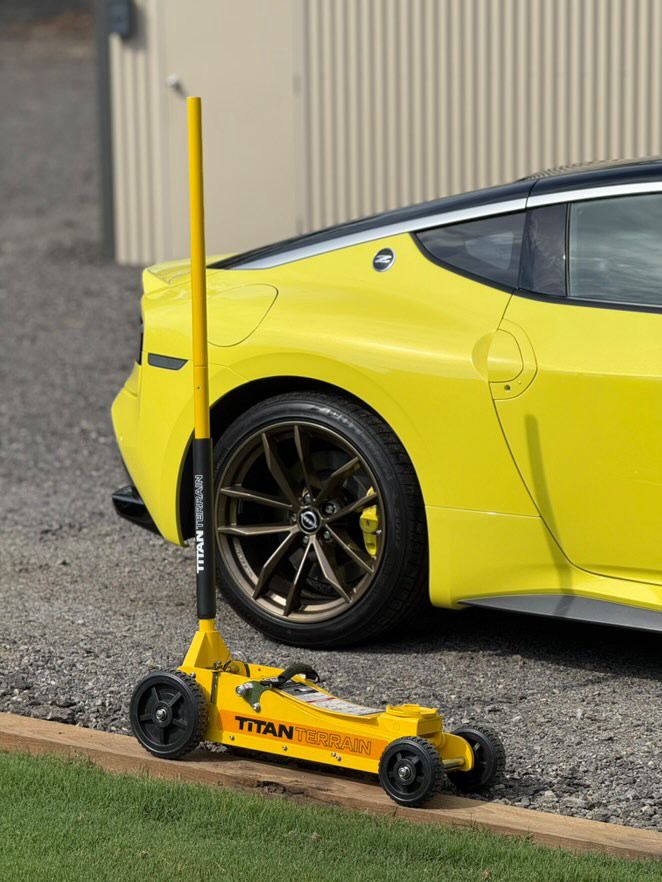 Titan Terrain 3 tonne rugged floor jack in hi-vis yellow